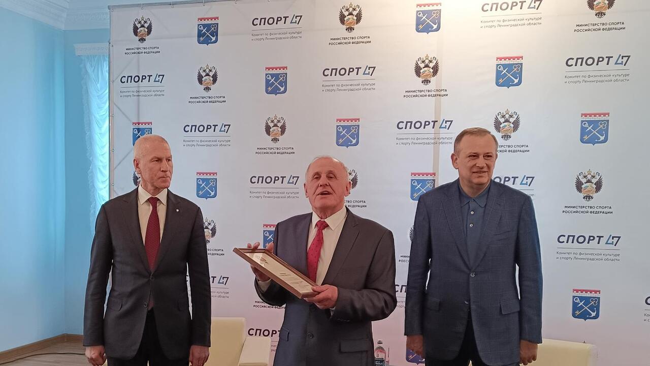Министр спорта России встретился со спортсменами в Гатчине