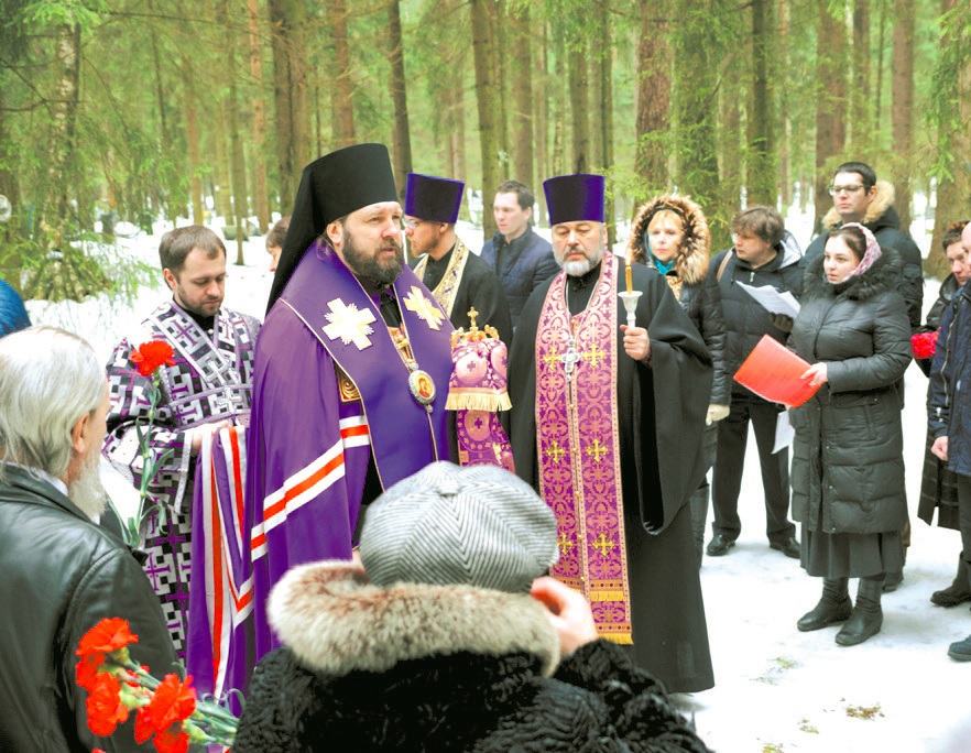 Гатчинская епархия. Новости Гатчинской епархии. Страдалец за веру Христову Георгий. Памятник священнику с оружием в Гатчине.