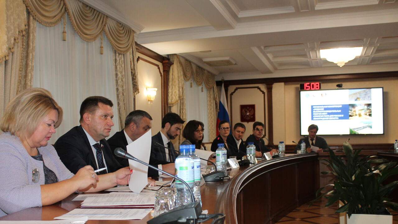 В Законодательном собрании Ленинградской области обсудили стратегию «25х25»