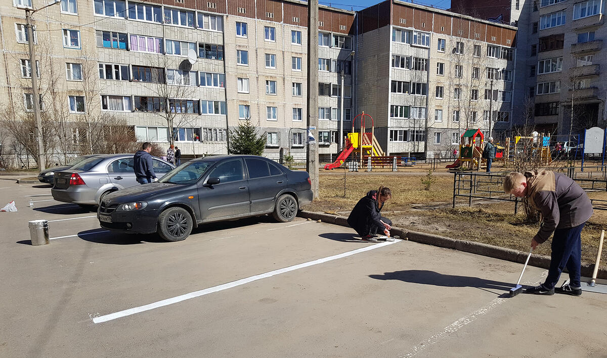 Дружный и чистый двор на улице Зверевой - Гатчинская правда