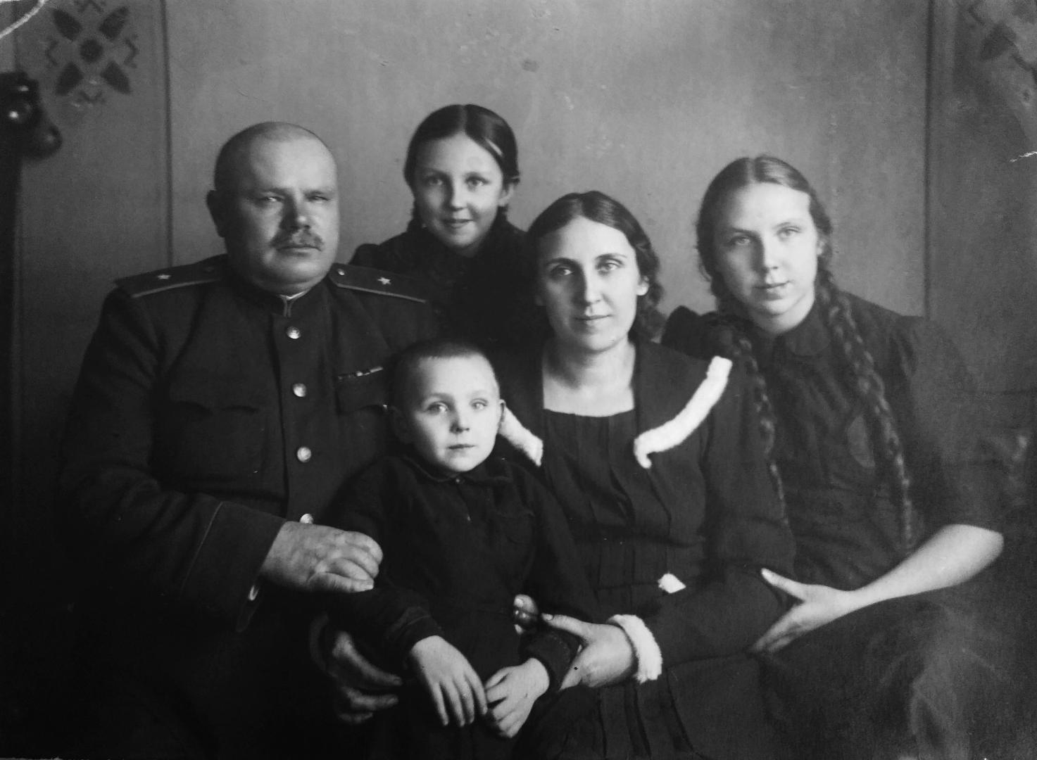 Семья Отослала Это Фото Своим Родственникам