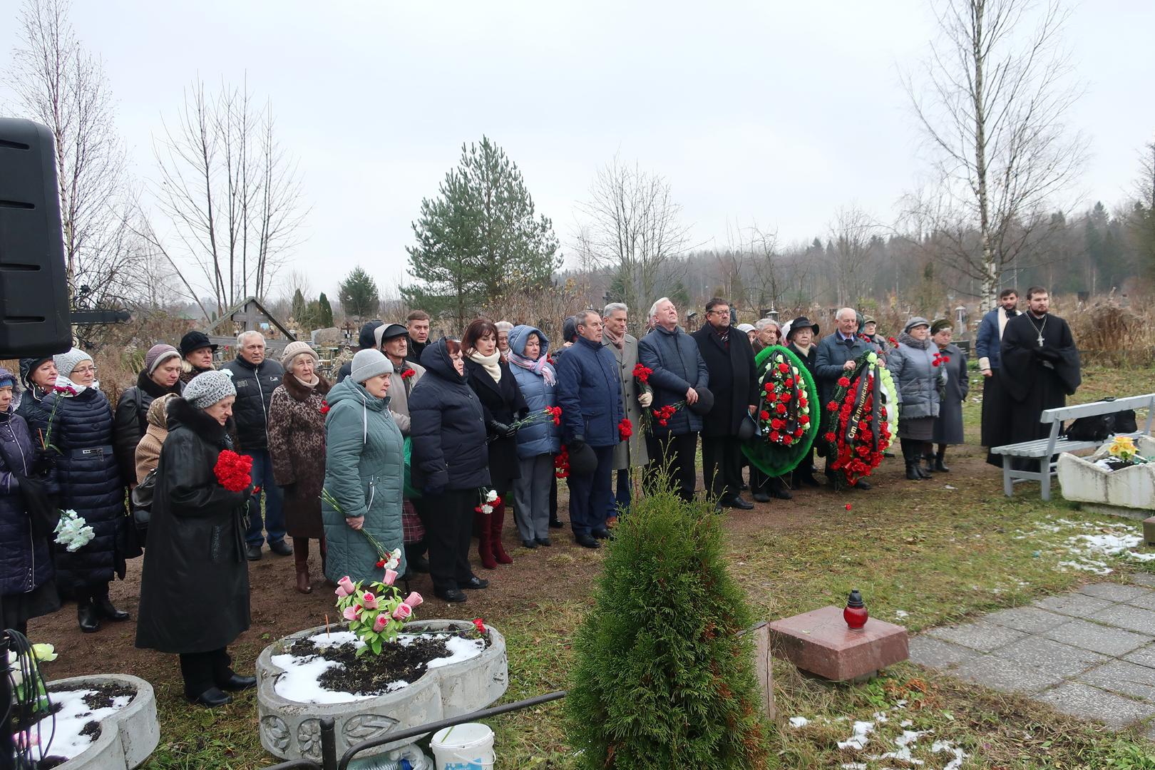 Памятник жертвам в гатчине