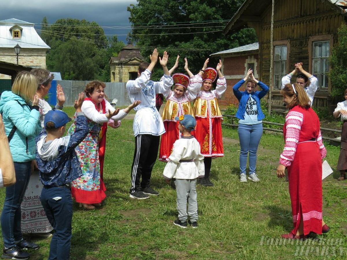 Как на Дворцовой ферме хороводом тучи разгоняли - Гатчинская правда