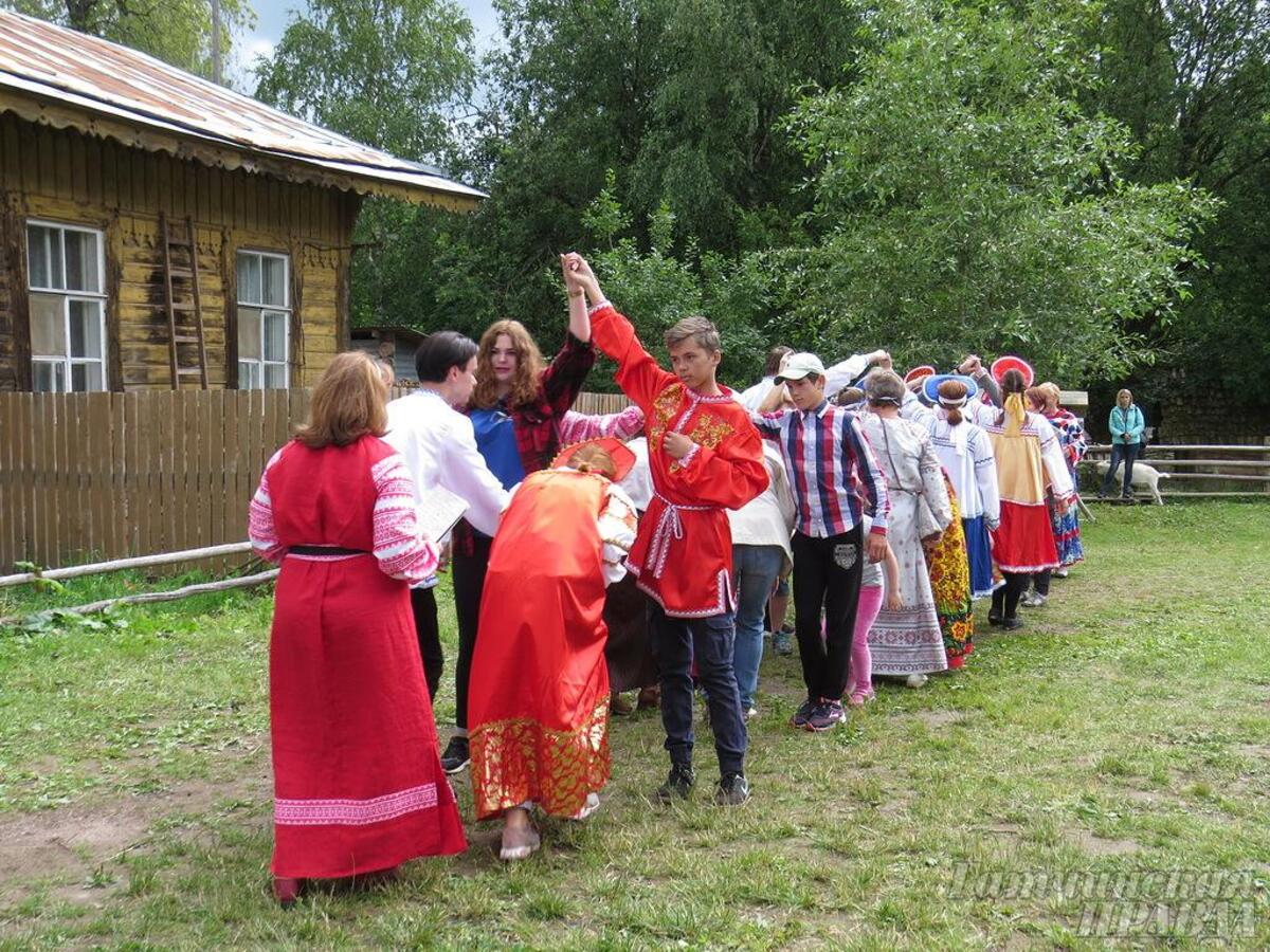 Как на Дворцовой ферме хороводом тучи разгоняли - Гатчинская правда