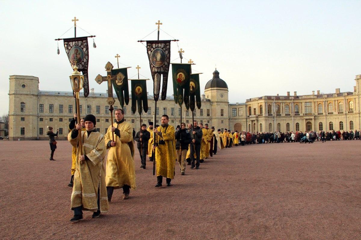 Крестный ход в честь 220-летия перенесения Гатчинских святынь