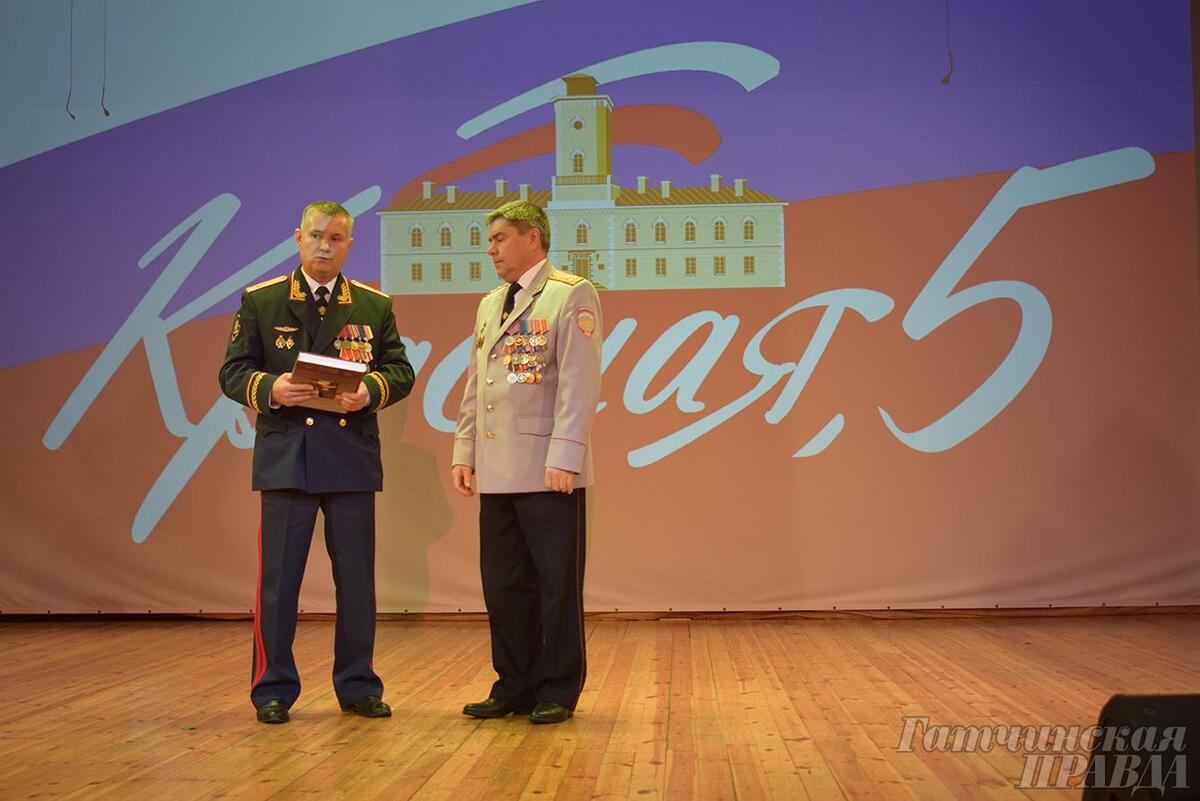 Красную, 5 ждет смена поколений - Гатчинская правда