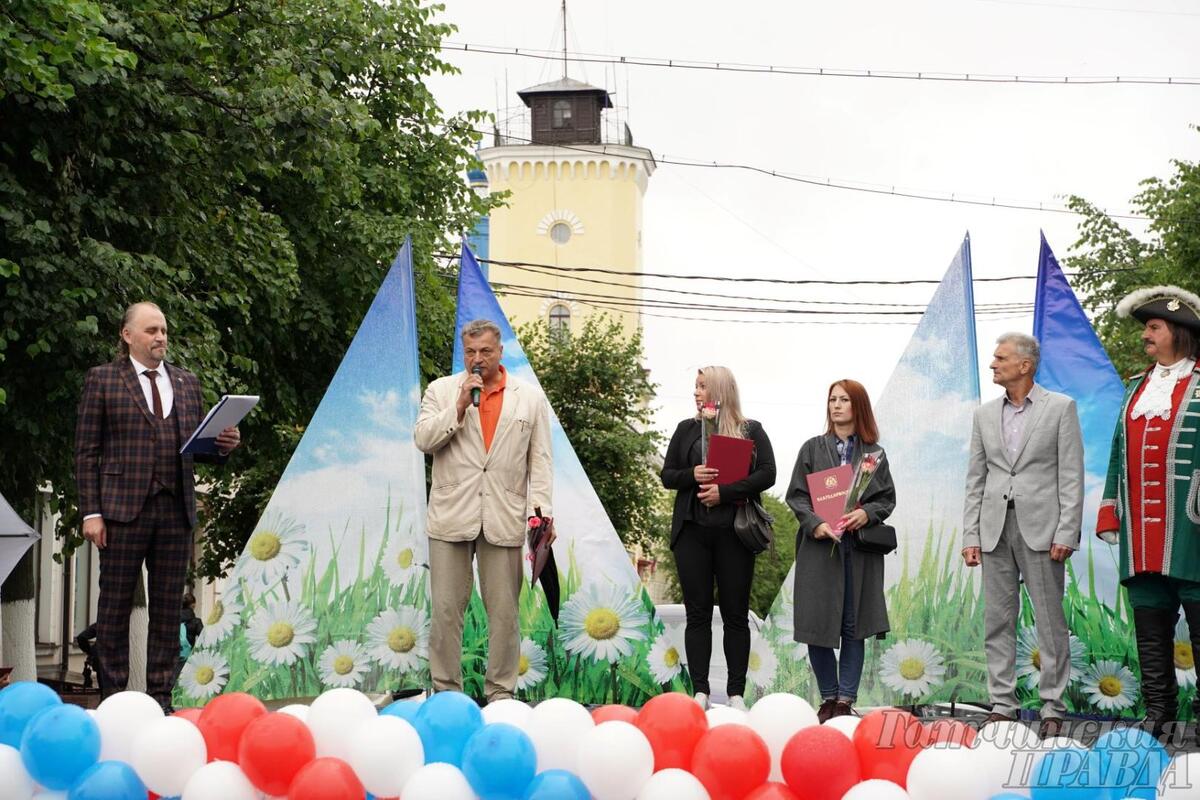 В Гатчине отметили День торговли - Гатчинская правда