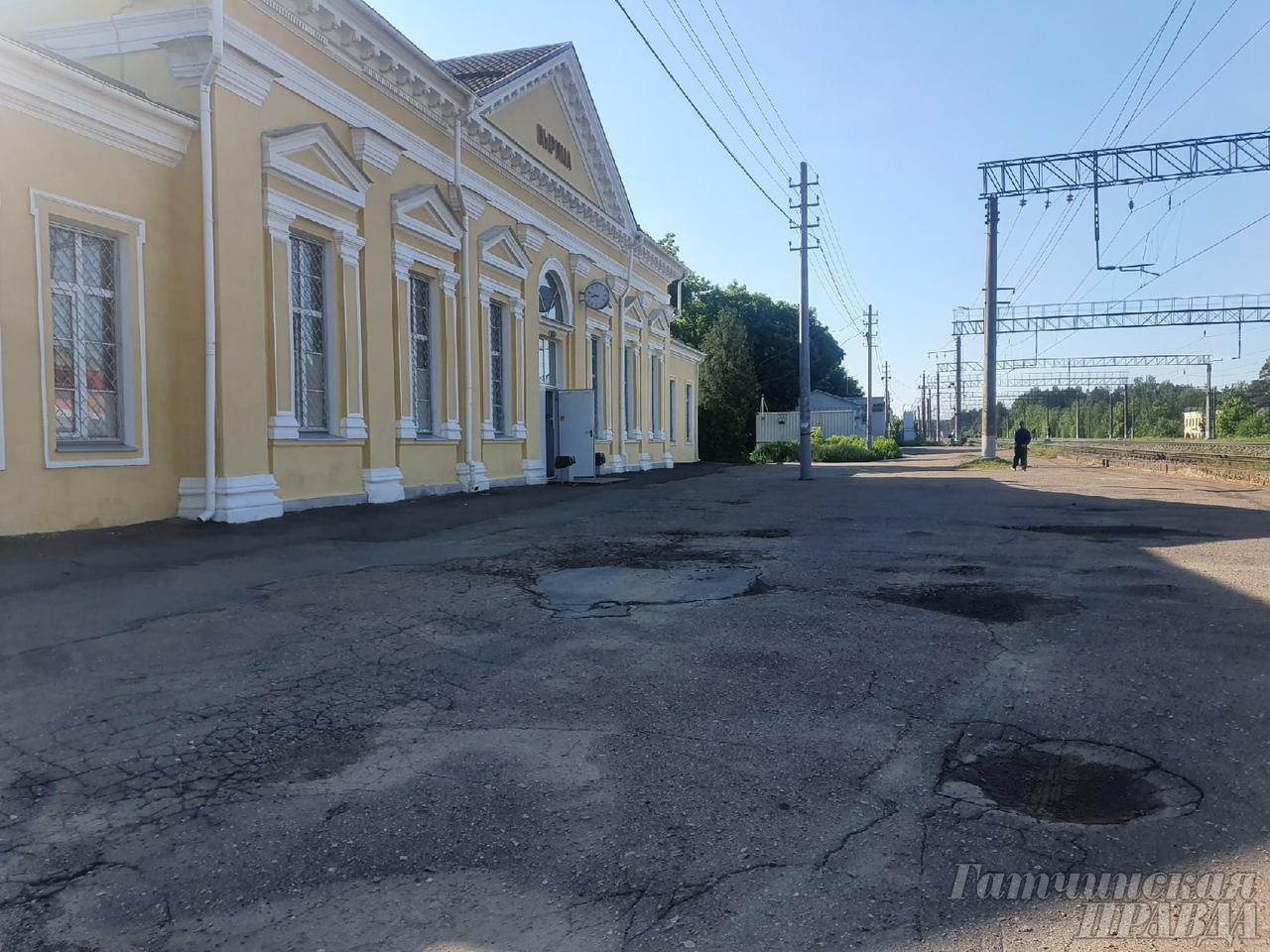 Гатчина Привокзальная площадь. Глава Вырицы фото.