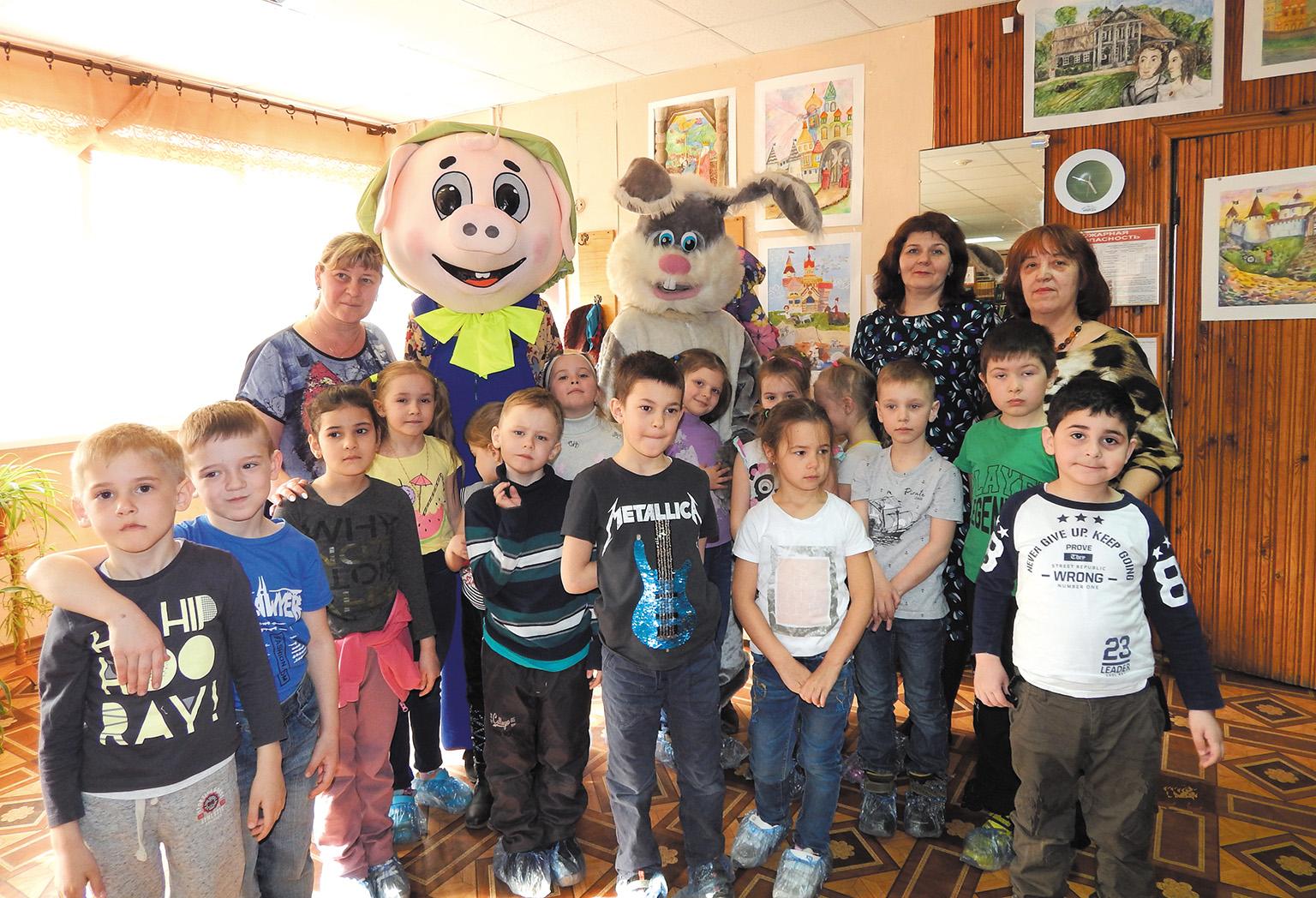 50 лет библиотеке. дети в библиотеке. новодвинск библиотека. жёсткая библиотека сыктывкар. ленточная библиотека шкаф.