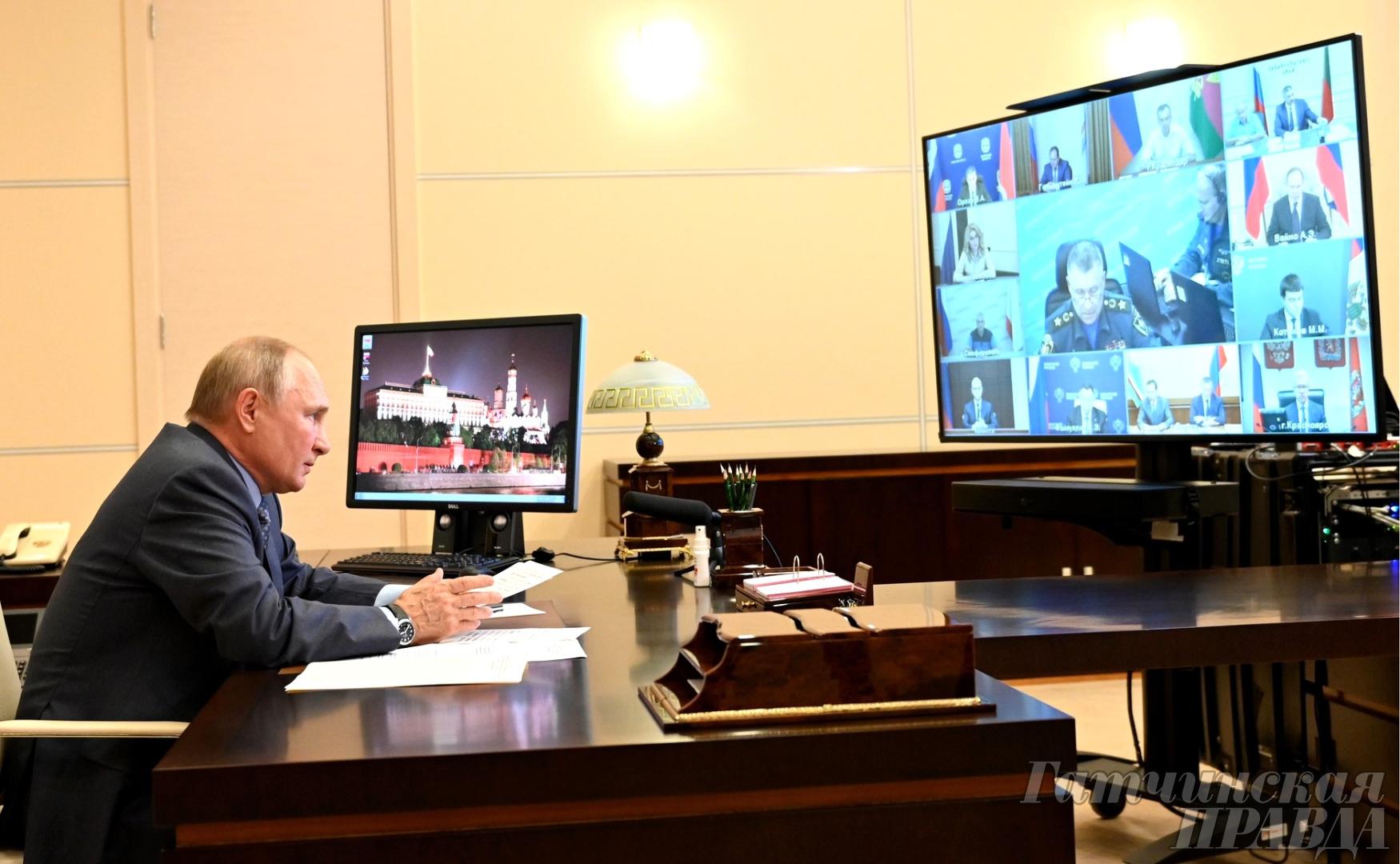 Владимир Путин в круглосуточном режиме контролирует ситуацию с подтоплениям и пожарам