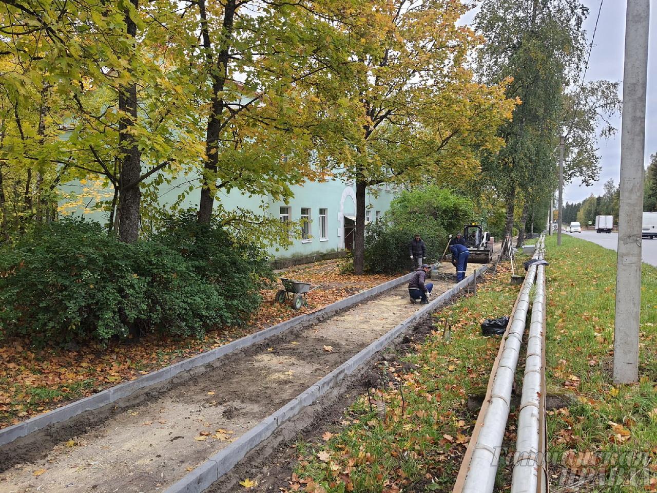 На Красноармейском проспекте ремонтируют тротуар