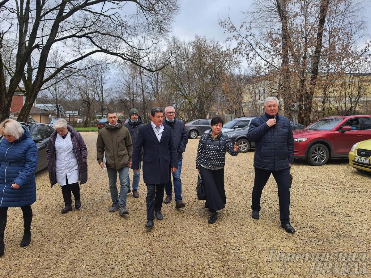 Территорию и двор у детской поликлиники благоустроят комплексно -  Гатчинская правда