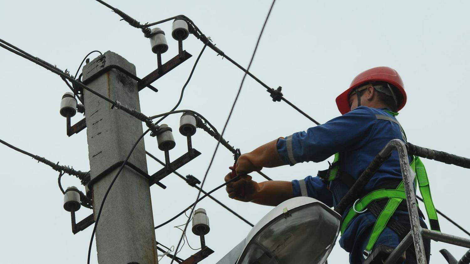 Энергетики АО «ЛОЭСК» оперативно восстановили электроснабжение после непогоды