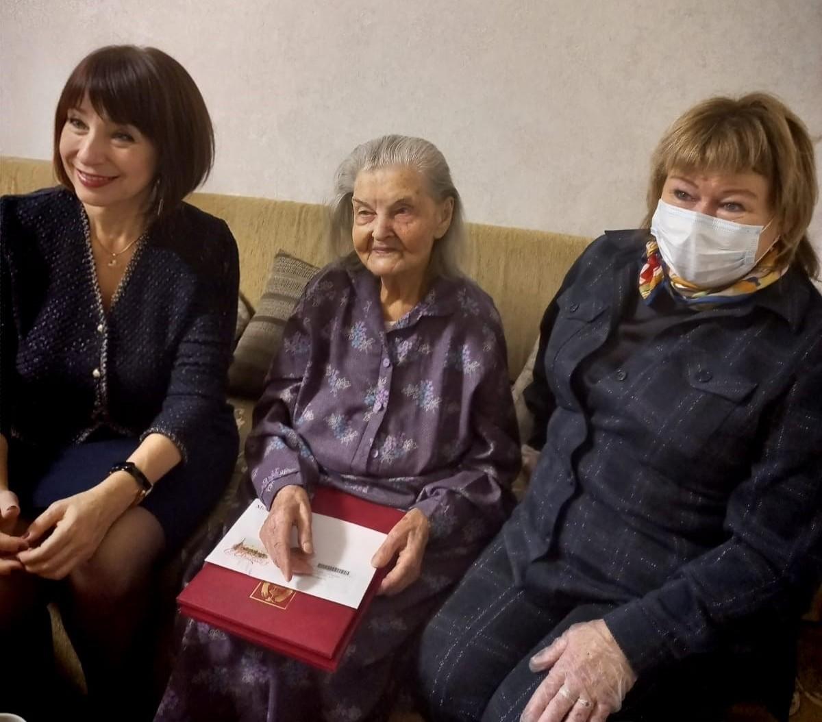 Жительница Гатчины встречает 100-летний юбилей