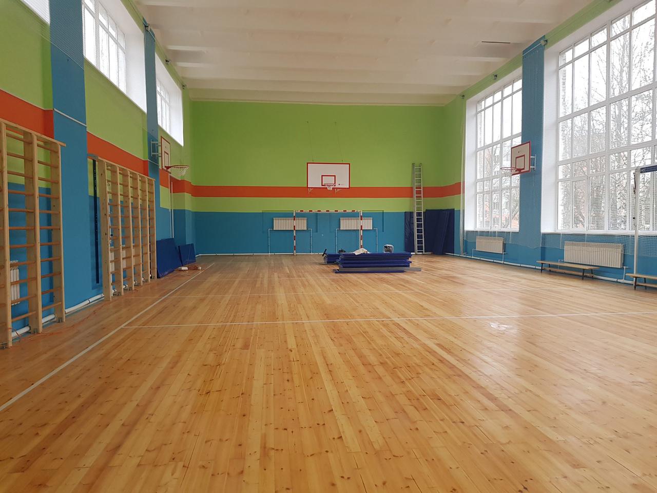 В школе Дружной Горки отремонтировали спортзал
