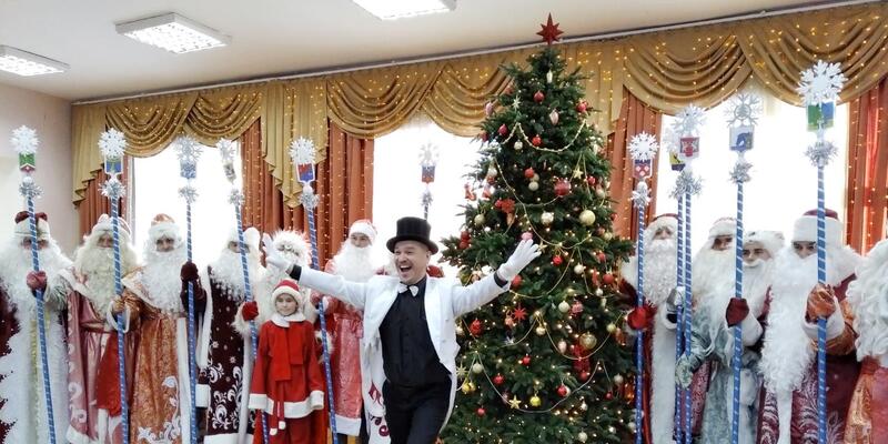 В Гатчине проходит съезд Дедов Морозов