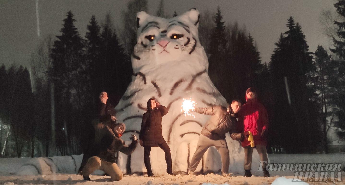 Авторы снежного тигра в Гатчине найдены!
