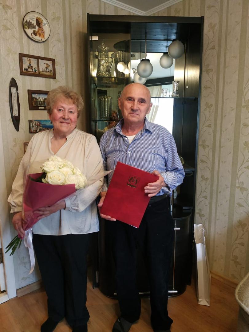 Семья Бабаковых принимает поздравления