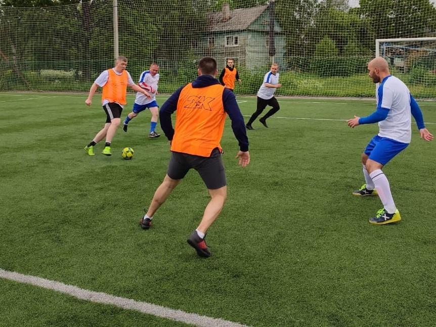 Сотрудники Росгвардии приняли участие в товарищеском матче по мини-футболу в Гатчине