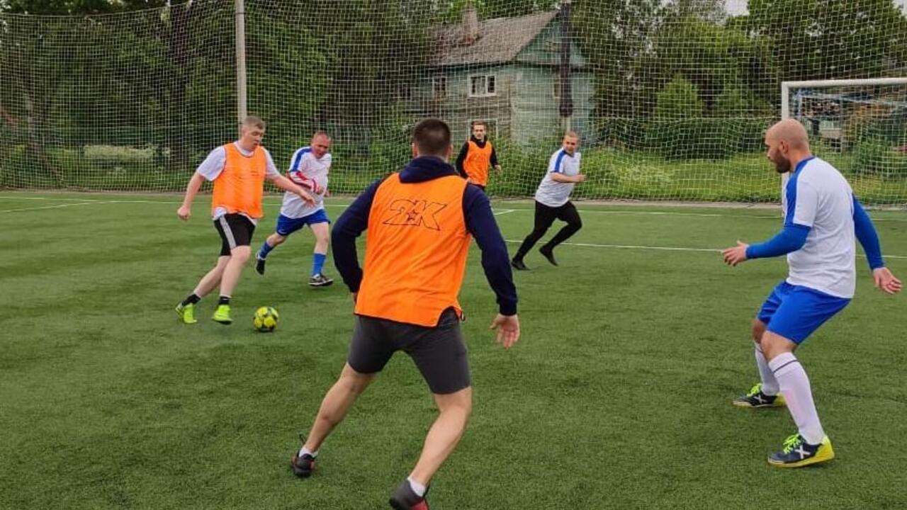 Сотрудники Росгвардии приняли участие в товарищеском матче по мини-футболу в Гатчине