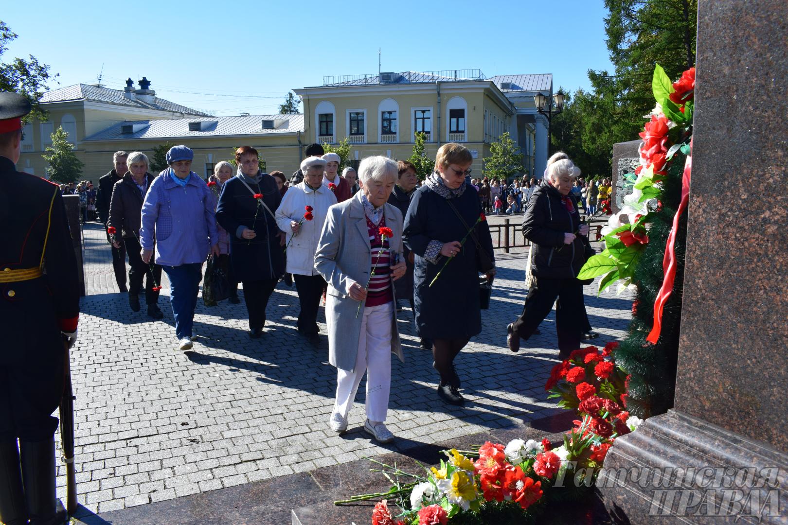 Гатчина новости. Возложение цветов день города Гатчина. Возложение цветов день города Гатчина 2022. День Победы в Гатчине 2022. Гатчина памятник воинской славы.