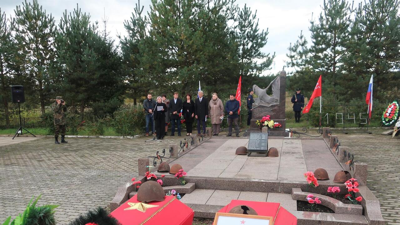 В Гатчинском районе перезахоронили останки 26 советских воинов