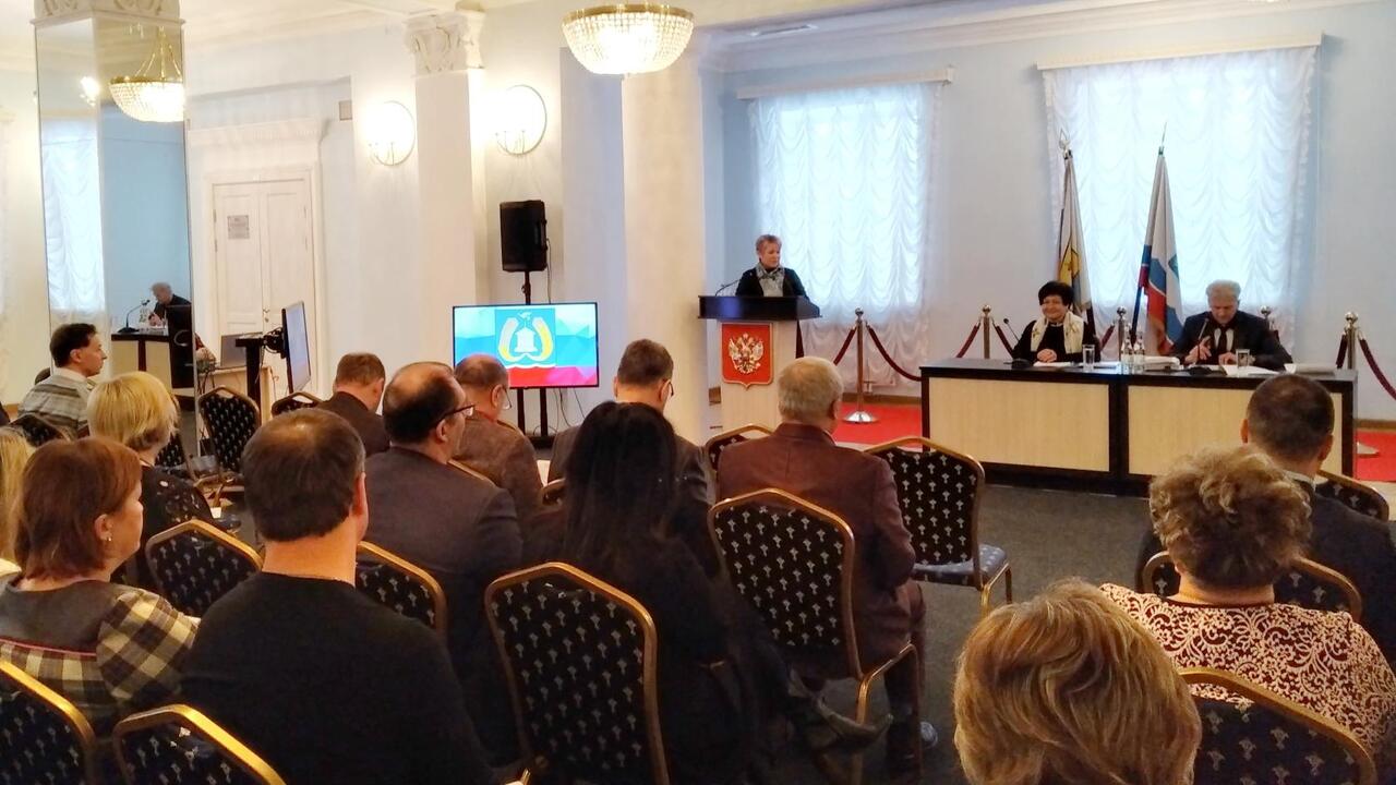 Бюджет-2023: дополнительные расходы на дороги, школы и спорт