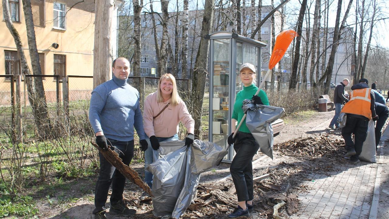 Гатчинцы вышли на субботник!