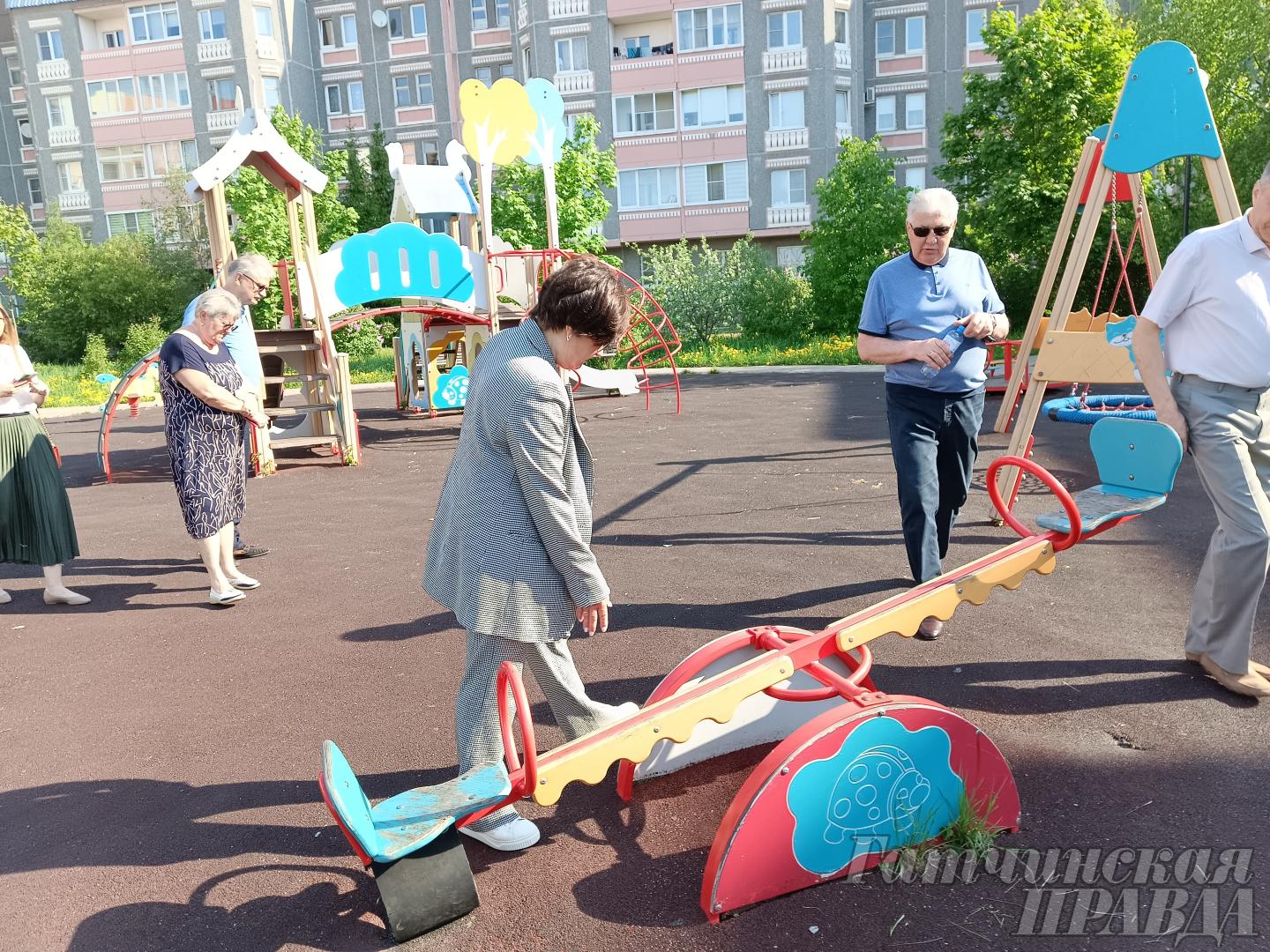 Привести в порядок детские площадки в Гатчине – к 1 июня