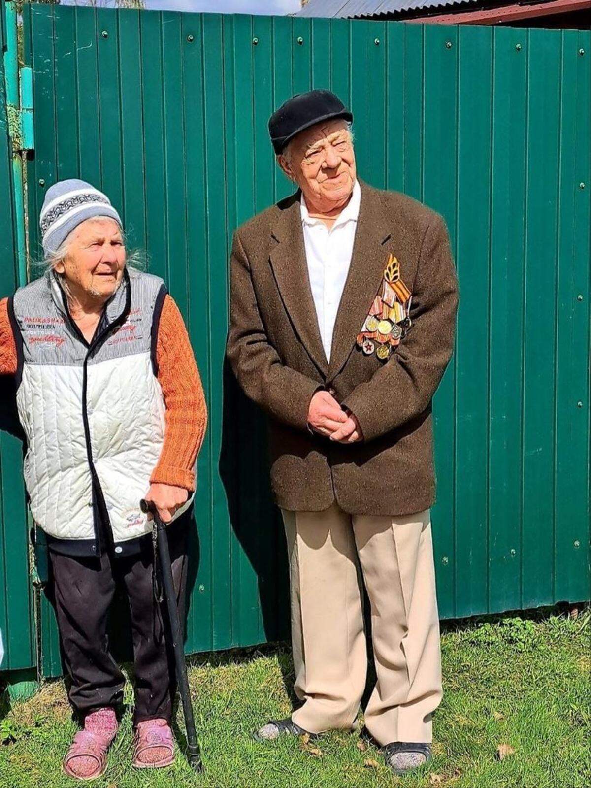 В подарок ветерану - парад и песни возле дома | 07.05.2023 | Гатчина -  БезФормата