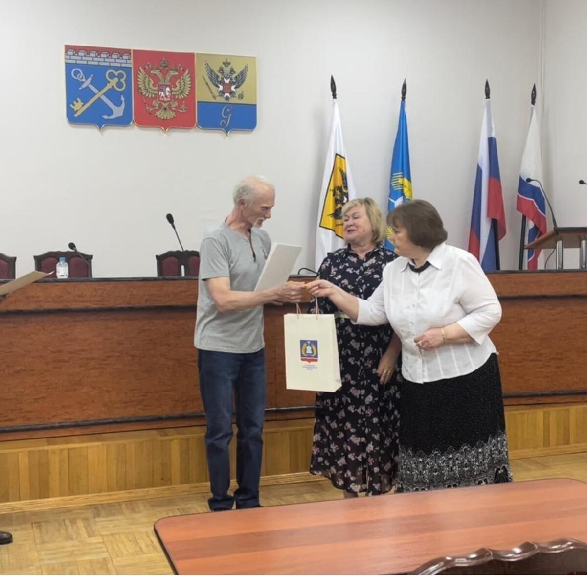 Самые инициативные гатчинцы получили награды | 04.07.2023 | Гатчина -  БезФормата