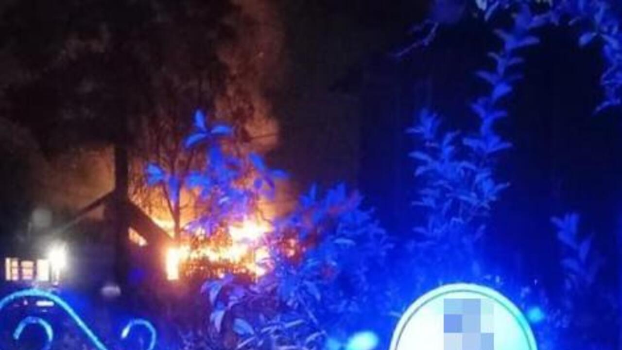 Сотрудники Росгвардии эвакуировали жителей в Вырице с места пожара