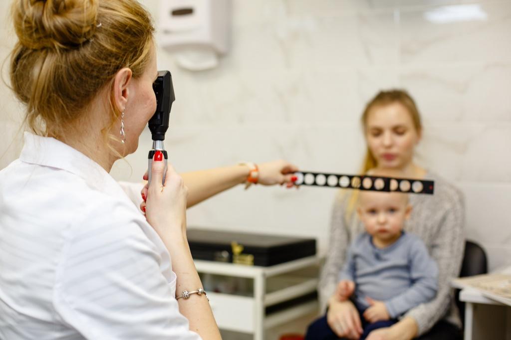 Офтальмологическую помощь многодетным семьям Ленинградской области из средств регионального материнского капитала хотят добавить в Социальный кодекс
