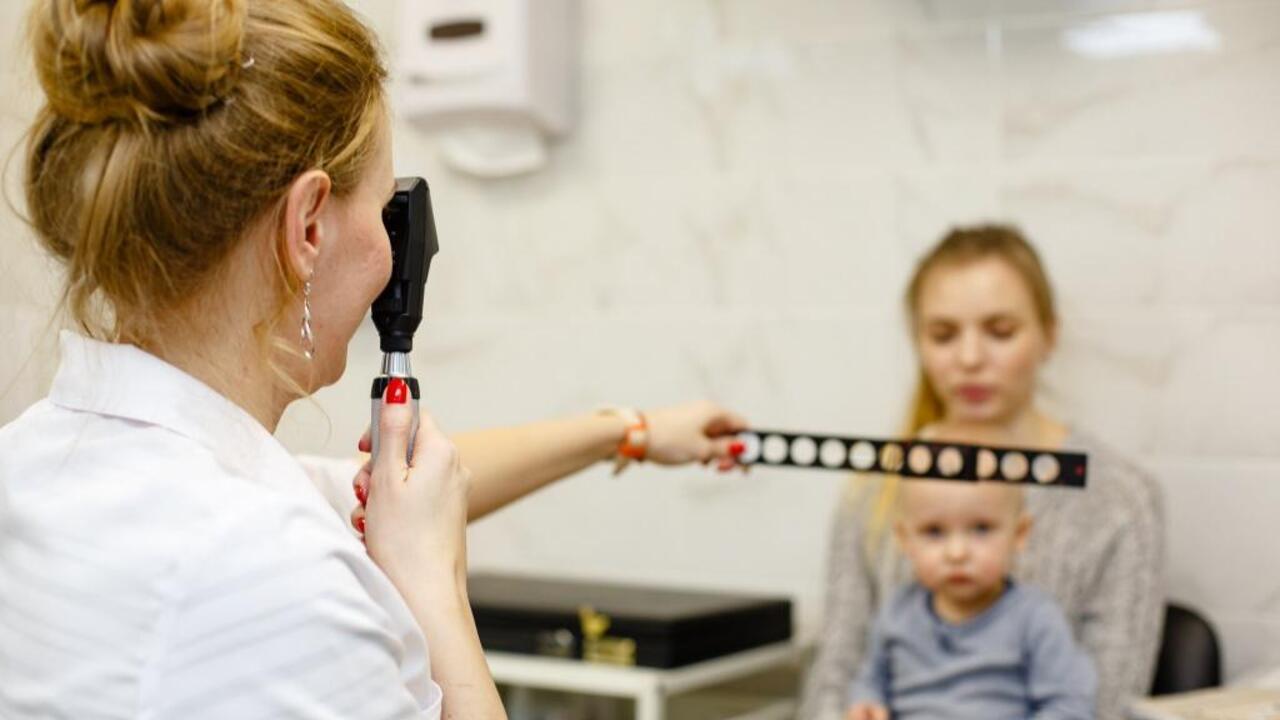 Офтальмологическую помощь многодетным семьям Ленинградской области из средств регионального материнского капитала хотят добавить в Социальный кодекс