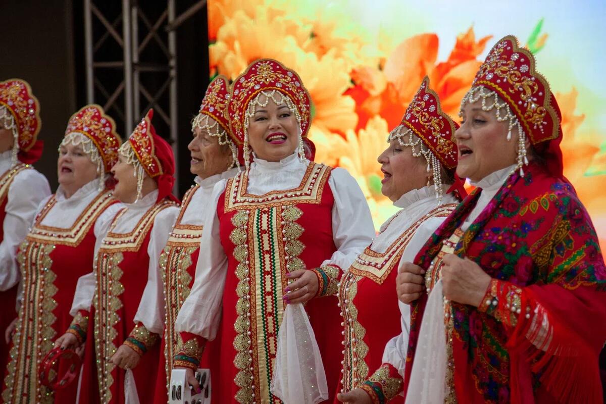 Праздник мудрых, добрых и сильных духом отметили в Гатчине - Гатчинская  правда