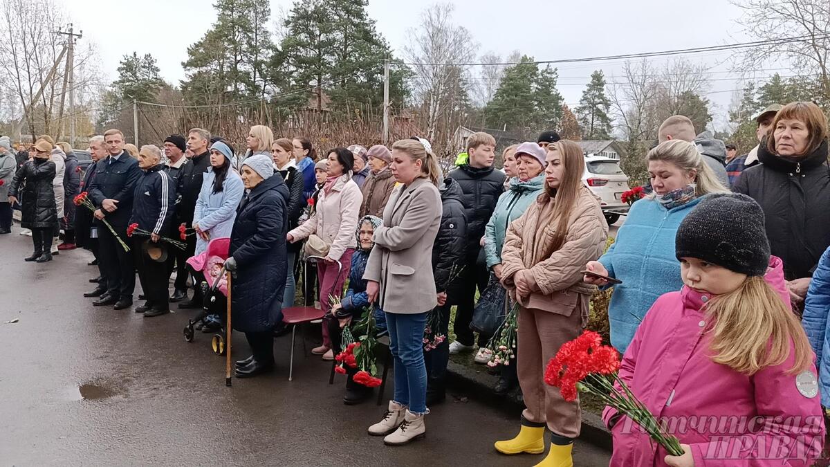 В Вырице открыли мемориальную доску герою СВО Владимиру Полевому -  Гатчинская правда