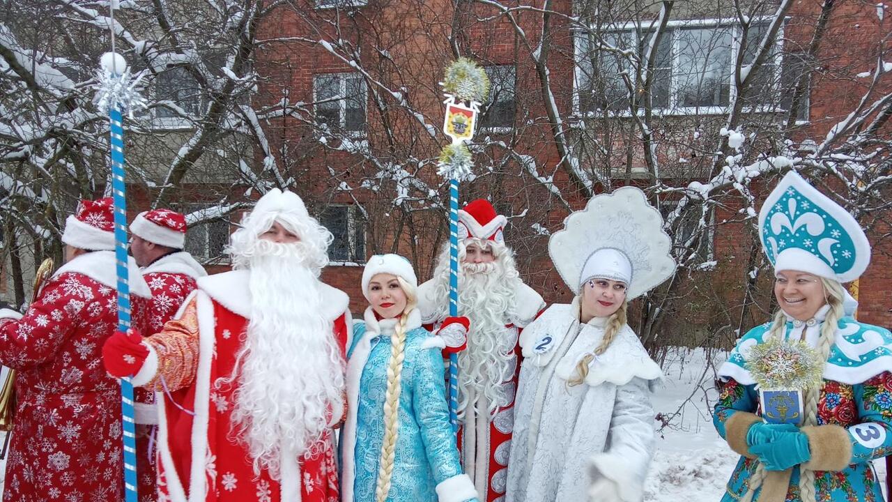 Парад Дедов Морозов в Гатчине