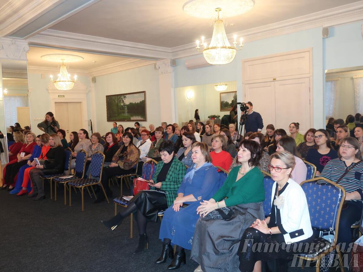 Лидера женского движения встретились в Гатчине - Гатчинская правда