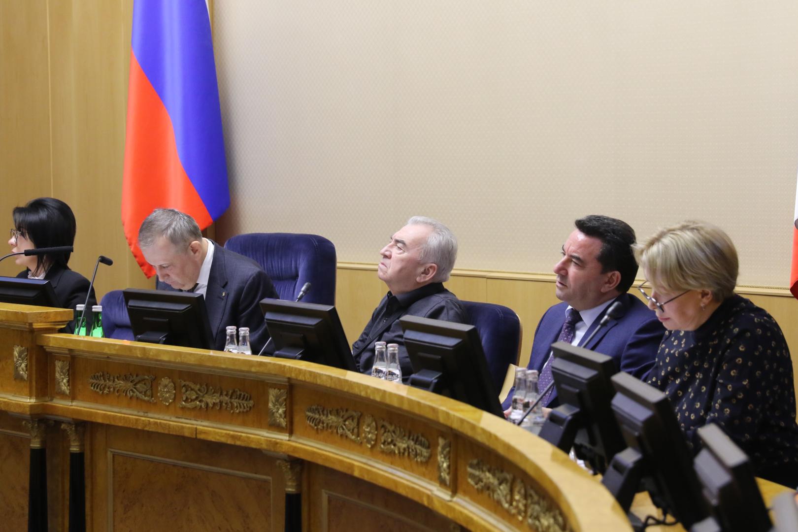 Депутаты областного парламента подняли вопросы о дефиците медицинских кадров и качестве здравоохранения