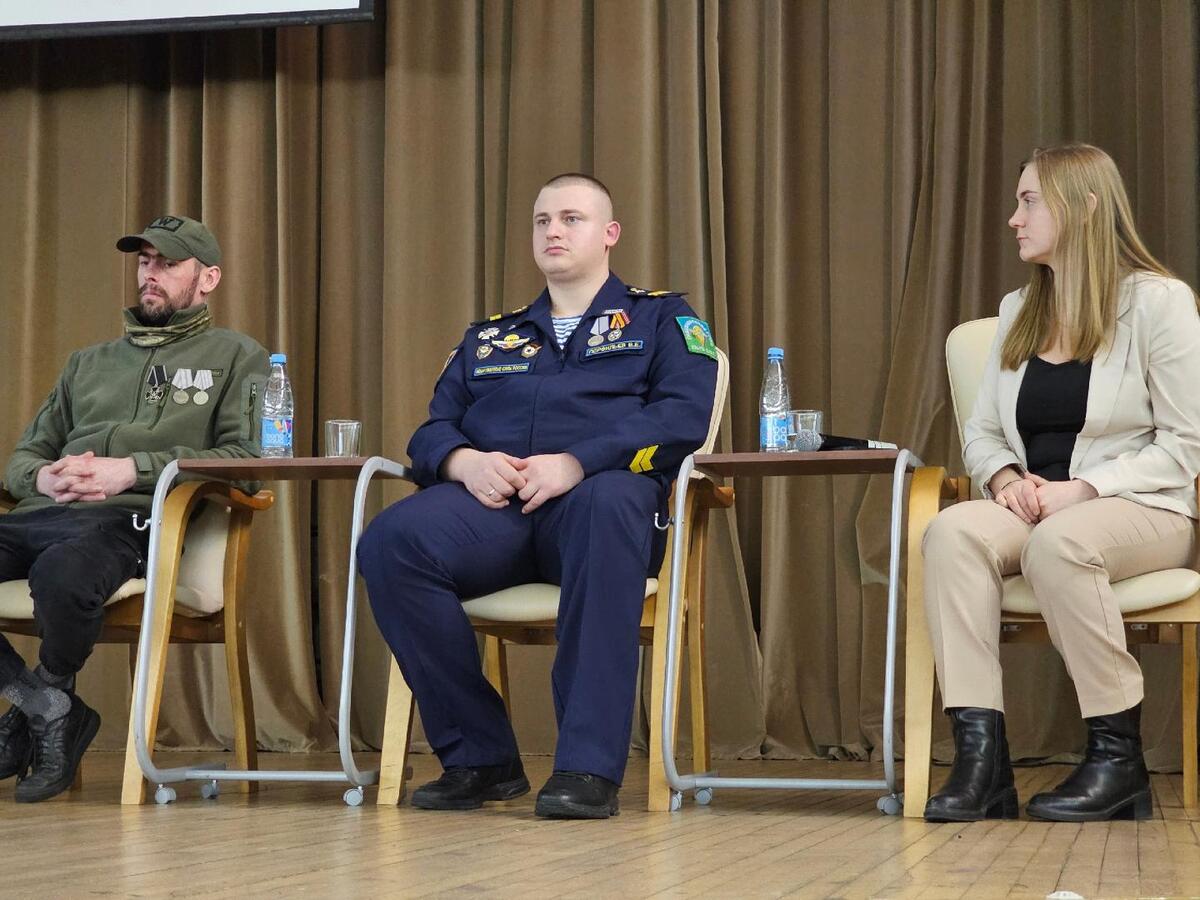 Ленинградские ветераны СВО встретились со студентами | 08.02.2024 | Гатчина  - БезФормата