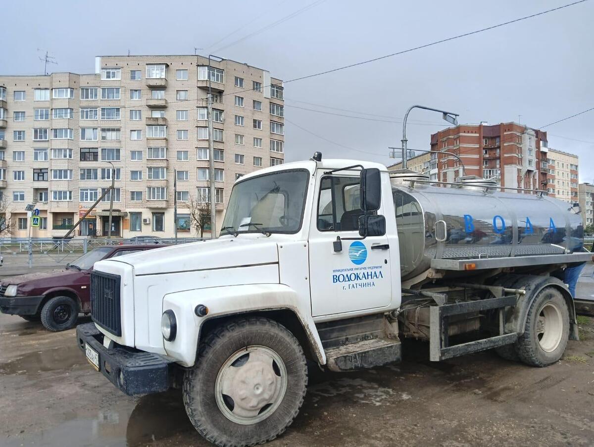 Авария на сетях водоснабжения в Гатчине | 23.04.2024 | Гатчина - БезФормата