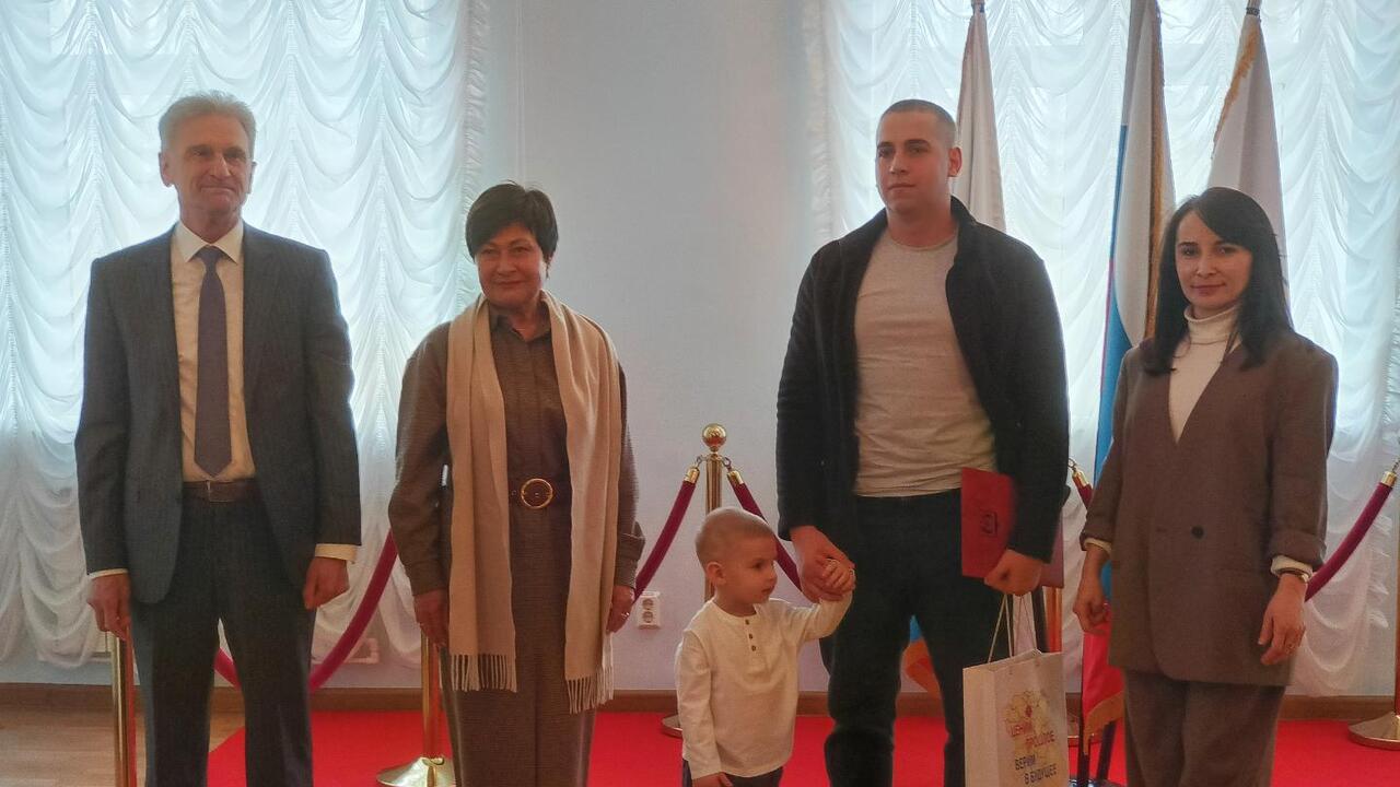 Семьи Гатчинского района получили жилищные сертификаты