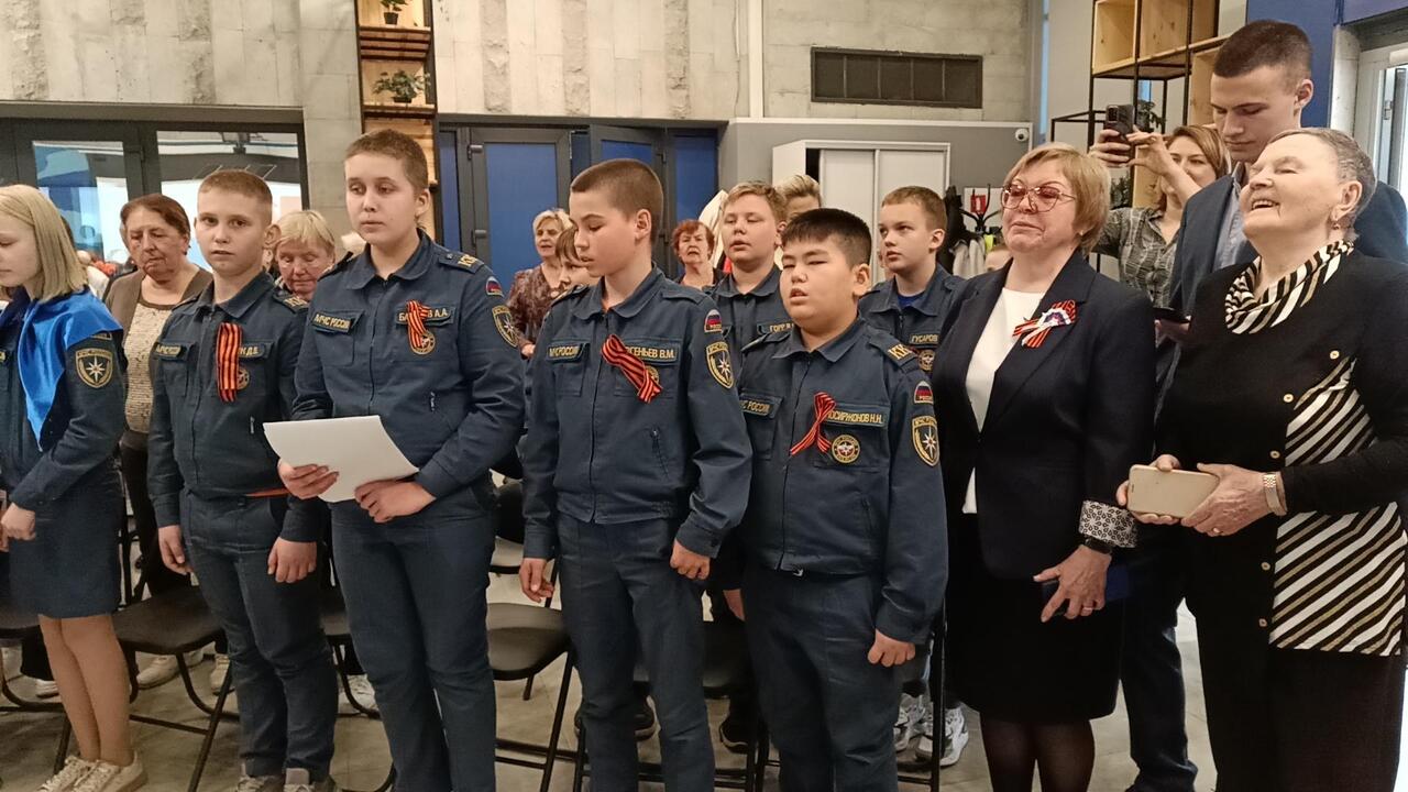 Поколения вместе поют военные песни