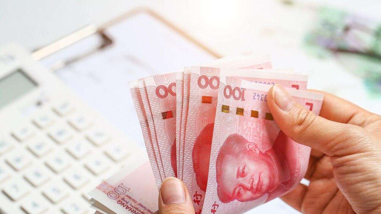 Сбер: жители Северо-Запада наращивают юаневые счета
