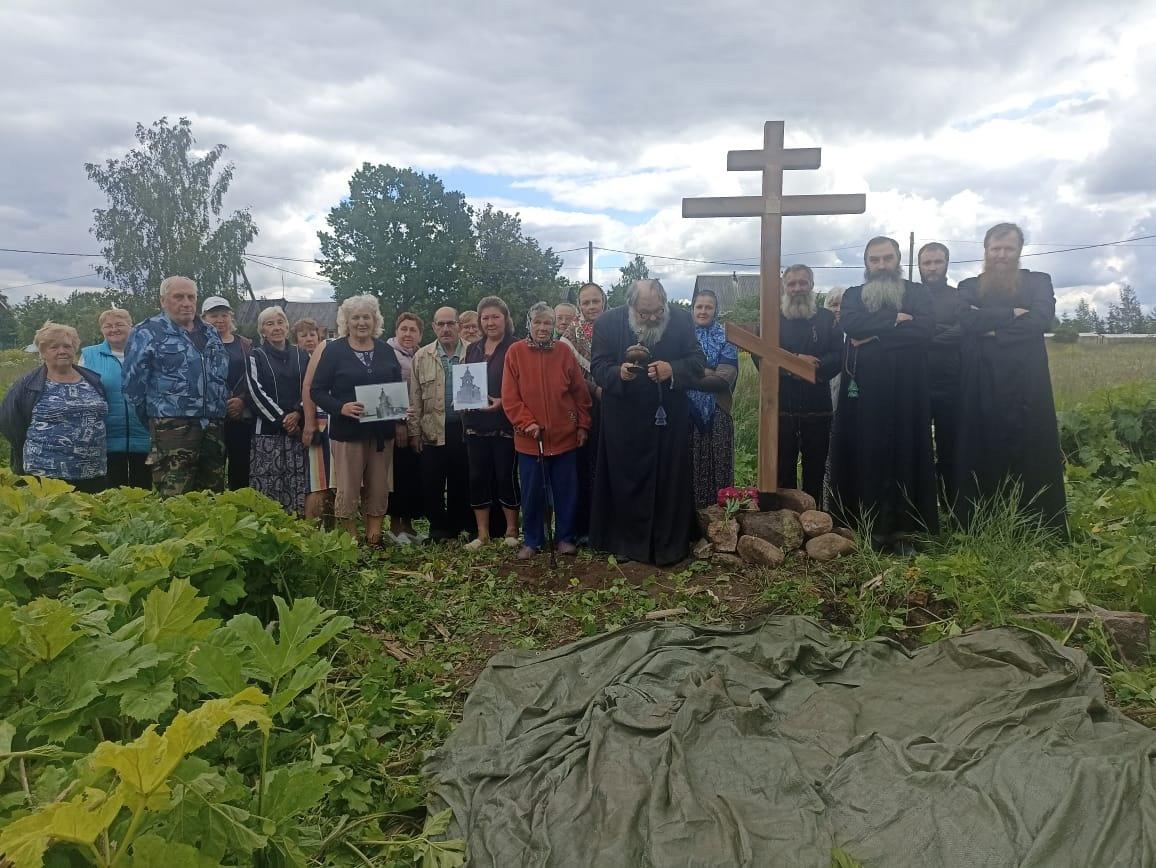 Установка поклонного креста в Ротково — праздник для деревни