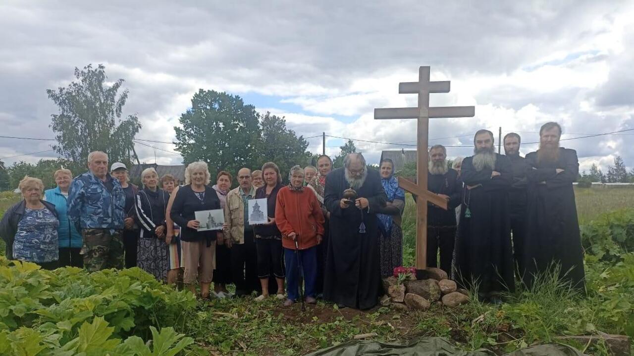 Установка поклонного креста в Ротково — праздник для деревни