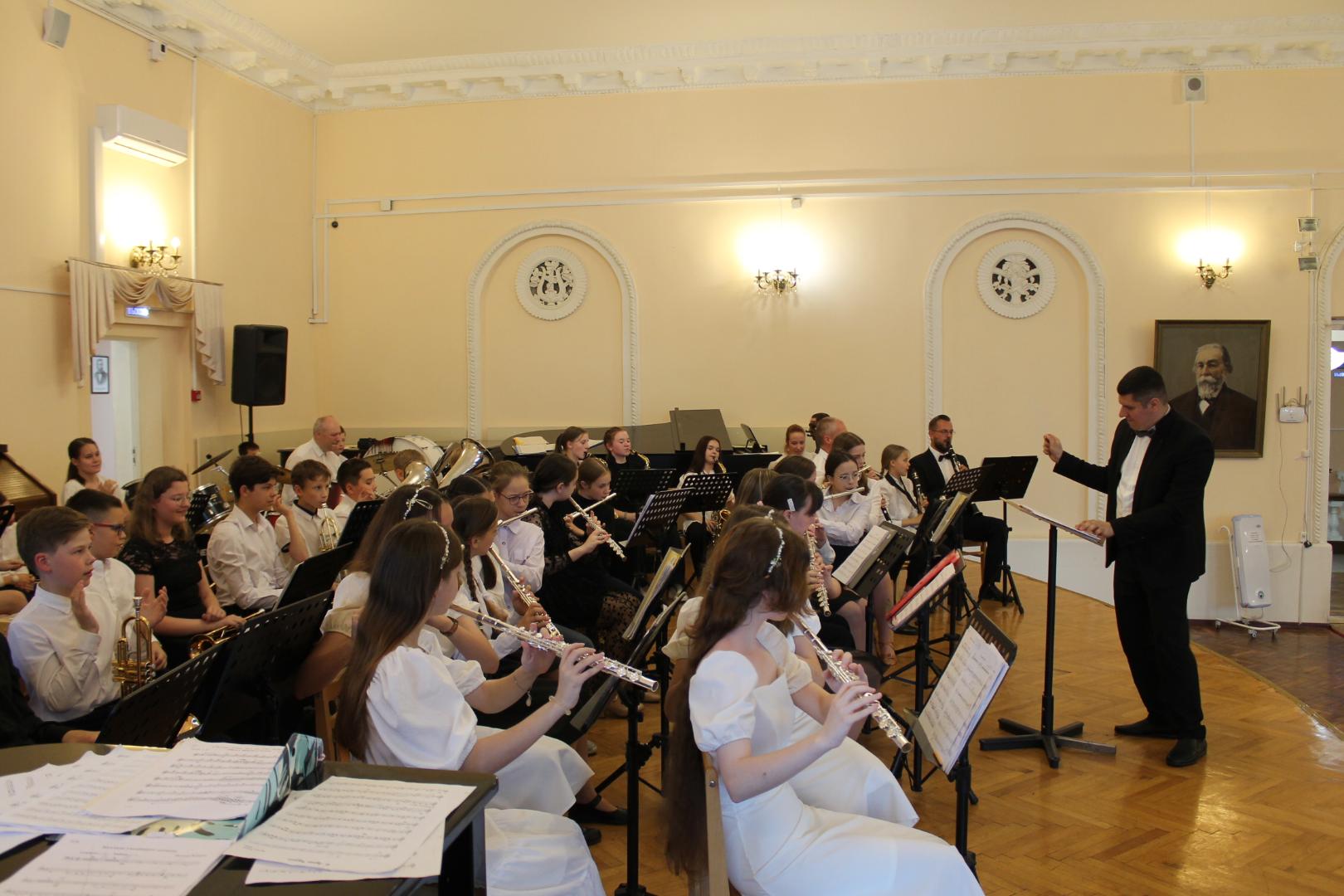 В духовом оркестре – 30 юных музыкантов Гатчины, Москвы и Костромы