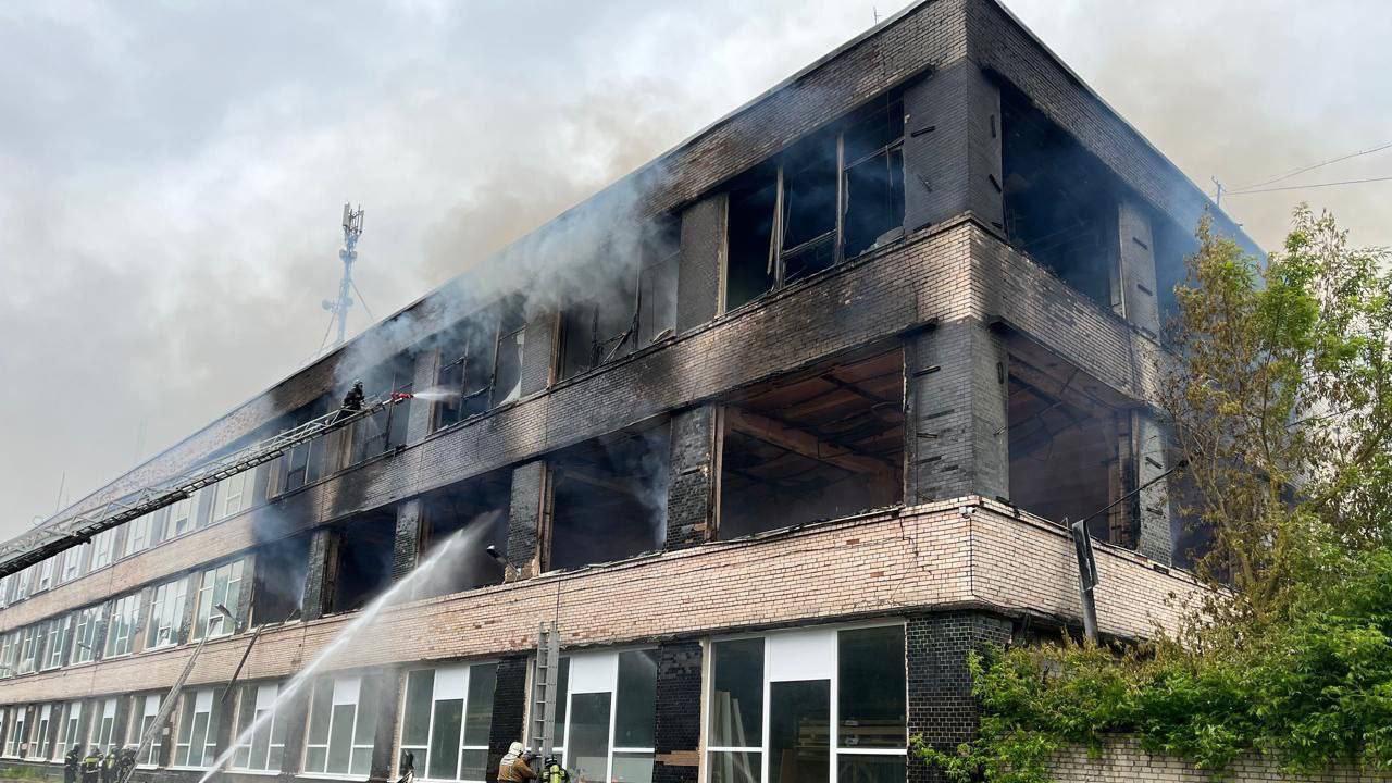 В Гатчине локализовали крупный пожар