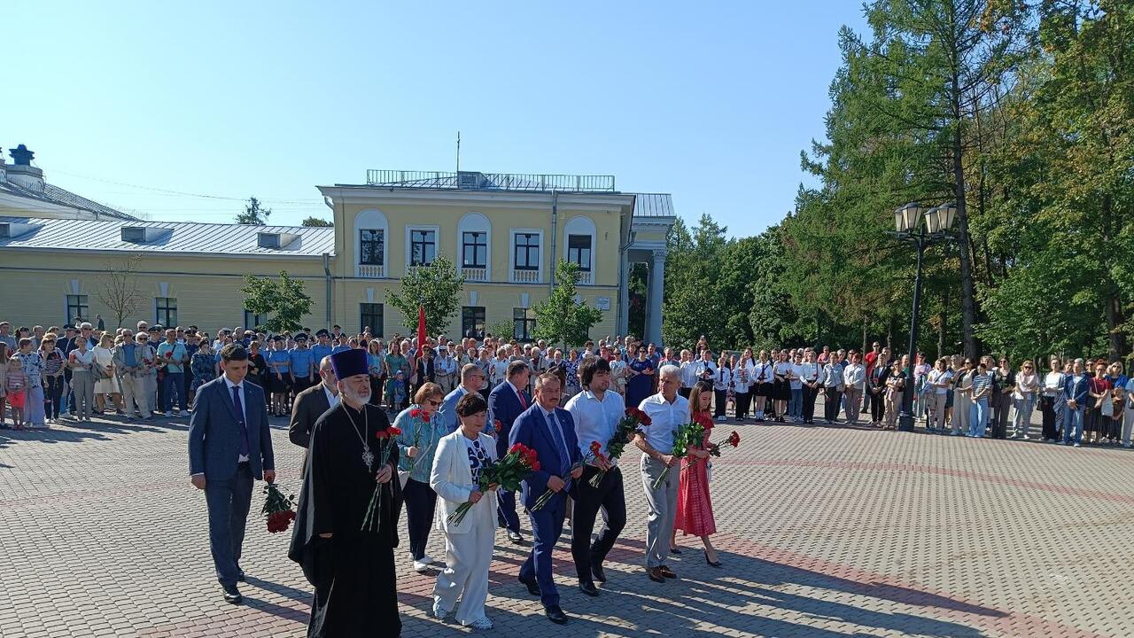 Цветы – городу воинской славы