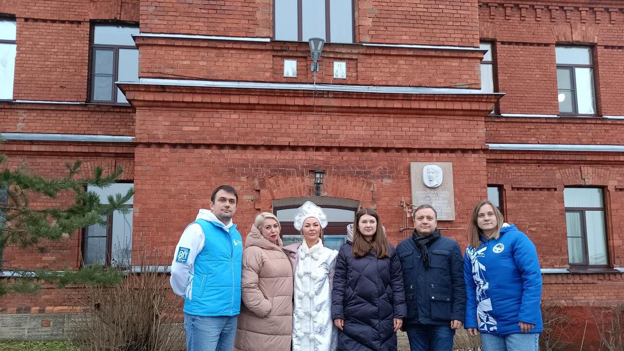 Новогодние подарки в гатчинский госпиталь